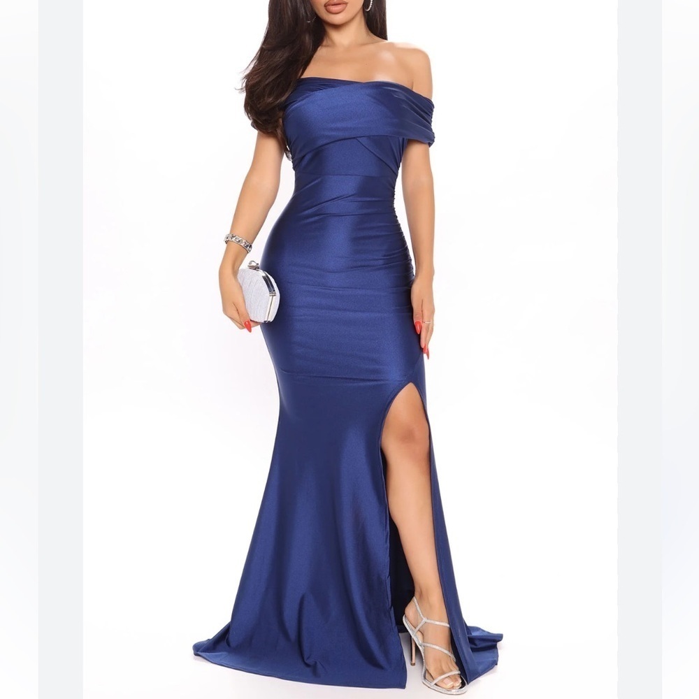 Fashion Nova NEW Ignore The Romance Maxi Dress - Navy
I Fashion Nova